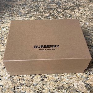 Burberry box w/ purse bag